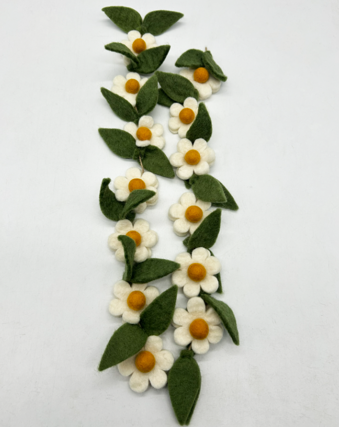Handmade Felt Daisy & Leaf Garland - Spring Floral Wall Hanging